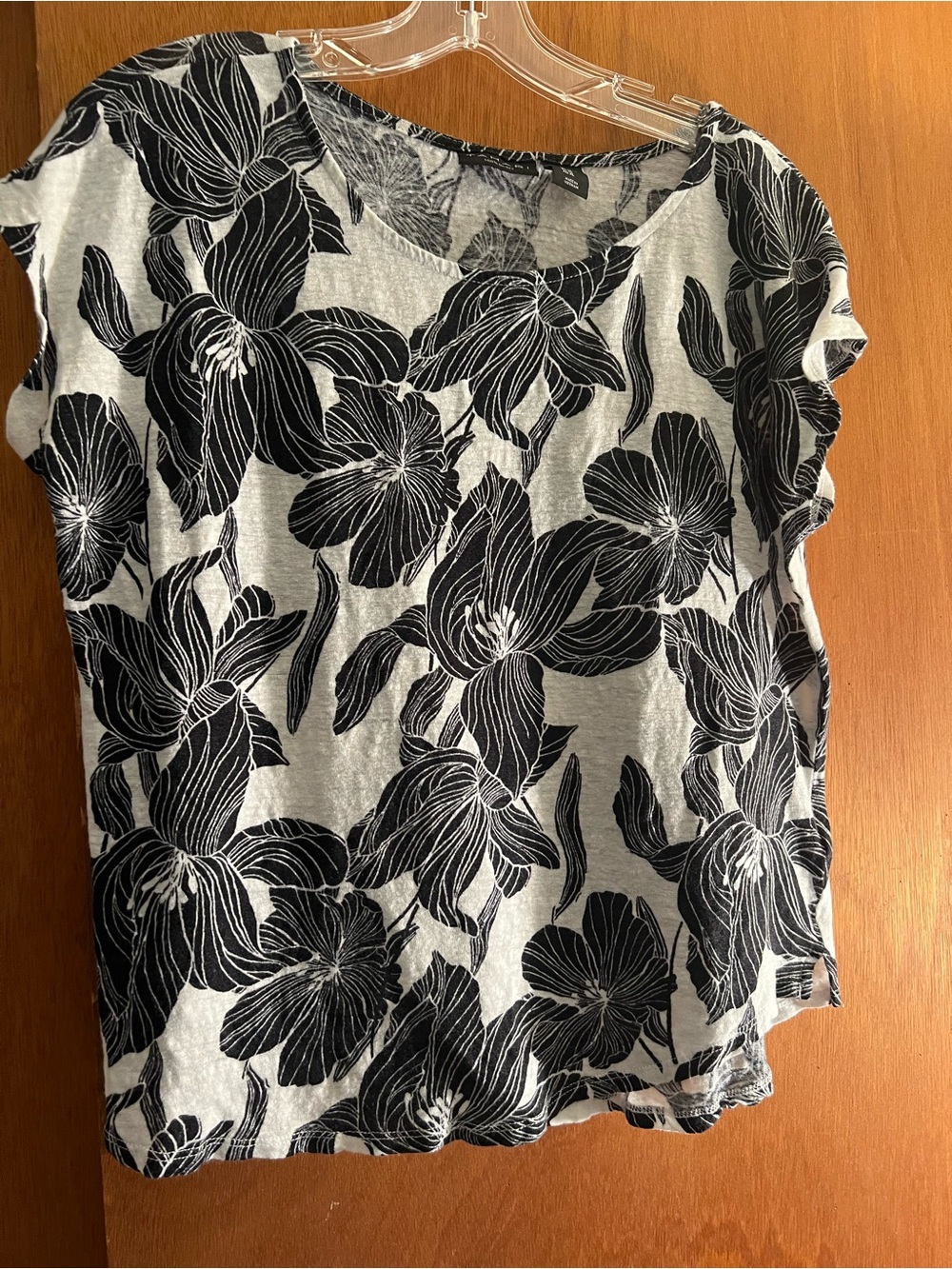 Tahari Black Floral Print Short Sleeve Tee